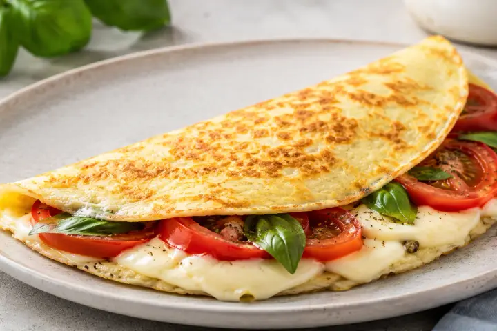 Omelete caprese