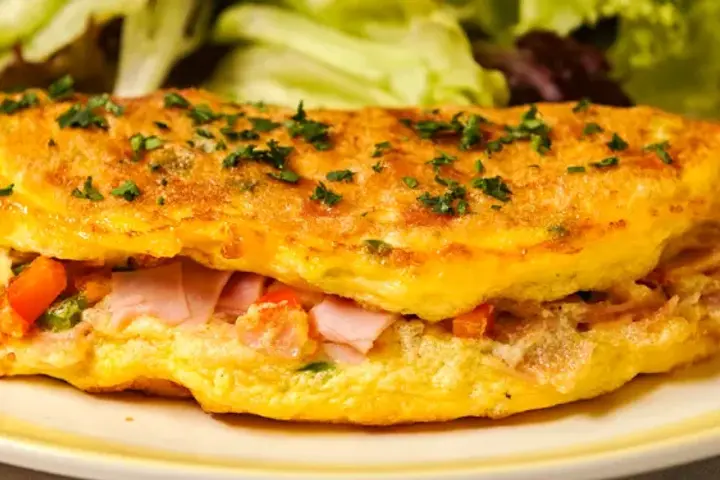 Omelete de presunto e queijo